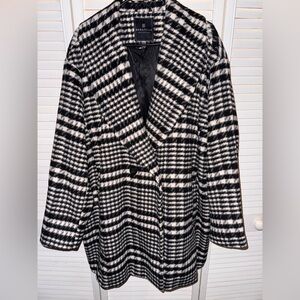 Bagatelle Women’s Black & White Plaid Coat 2x